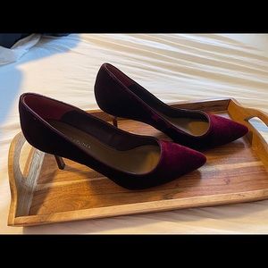 Donald Pliner NWOT Velvet Pumps